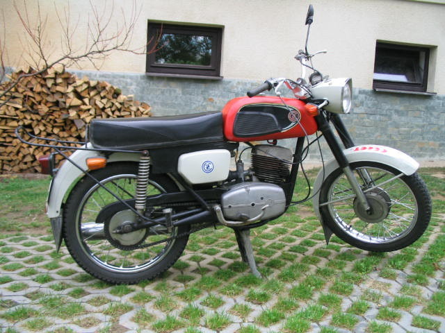 ČZ 125